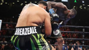 Deontay Wilder mette KO Dominic Breazeale nel primo round