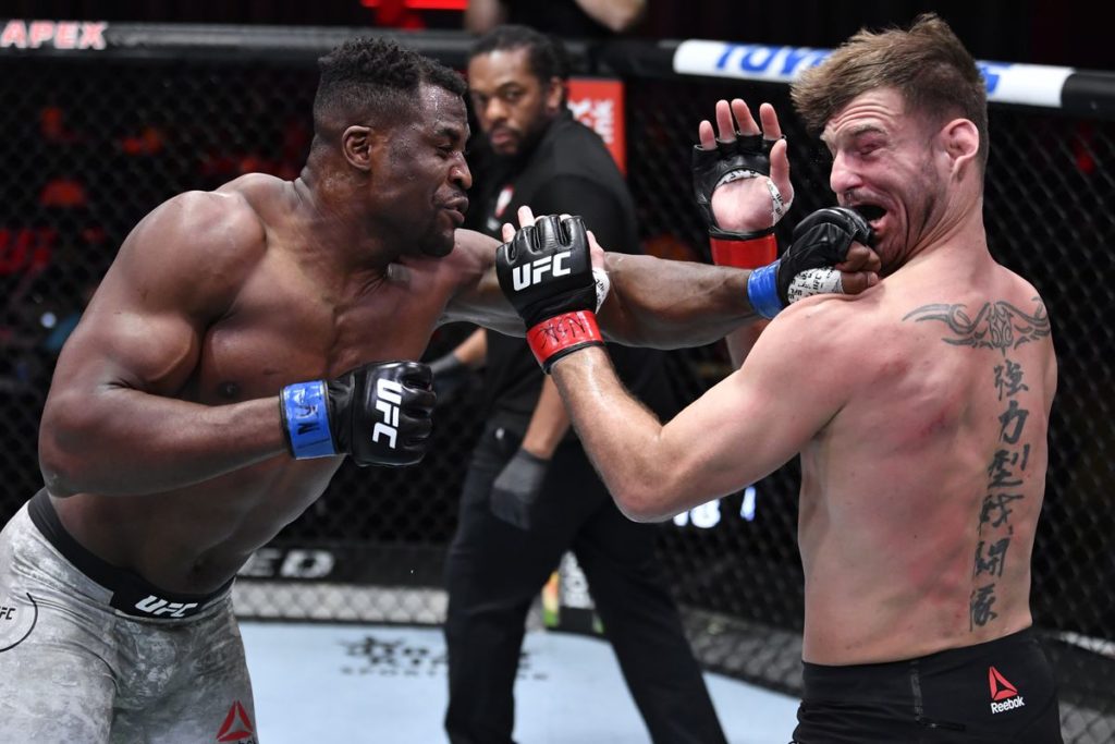 Francis Ngannou batte Stipe Miocic a UFC 260